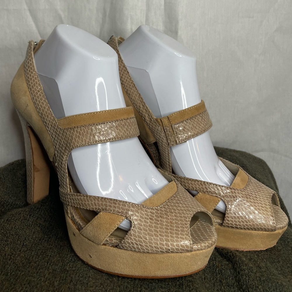 White House Black Market Tan Snakeskin Style Heels Women’s 9